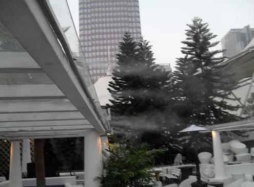 Principle and characteristic of atomized cooling system in hotel courtyard