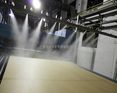 Corrugated board spray humidification system